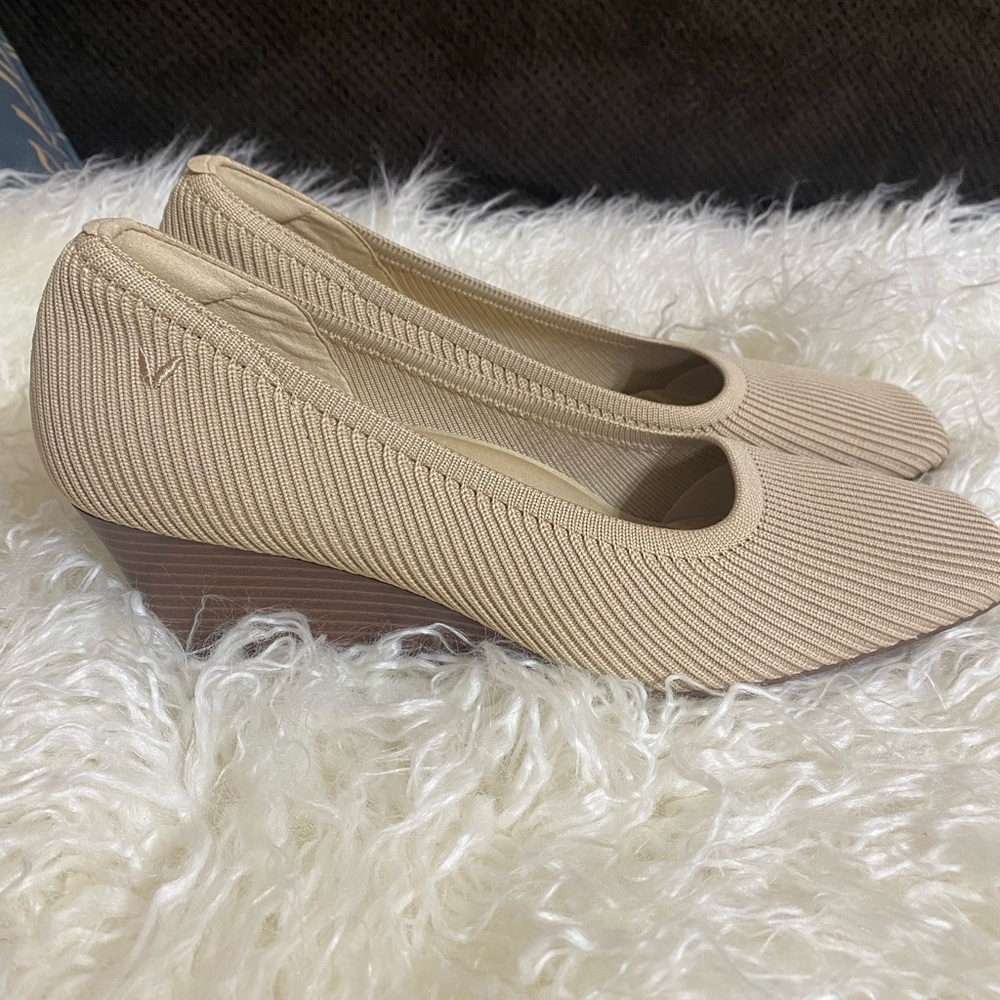 VIVAIA Margot Wedge square Toe size 10/ 41.5 Camel New no box